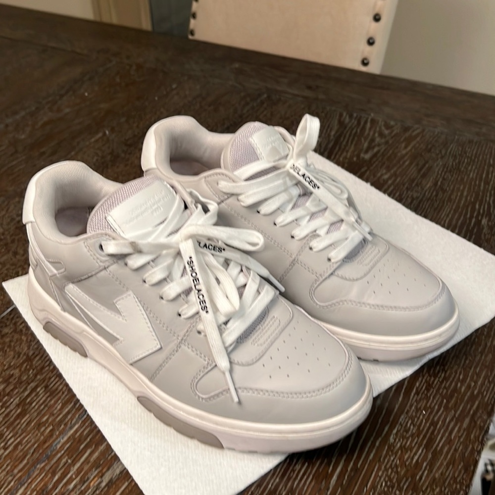 Off-White Size 42 Grey Sneakers